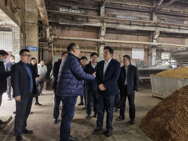 今良造制酒：宜宾市政府副市长、叙州区委书记雷涛调研今良造制酒2.jpg
