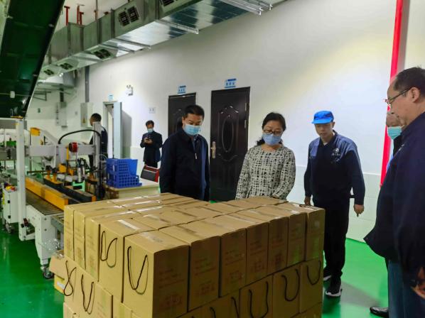 今良造制酒：宜宾市委统战部黄洁常务副部长一行调研今良造制酒8.jpg