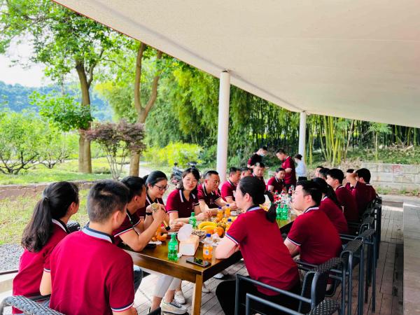 今良造制酒：履践致远，青春正当时——宜宾今良造制酒公司开展“五四”青年节户外活动3.jpg