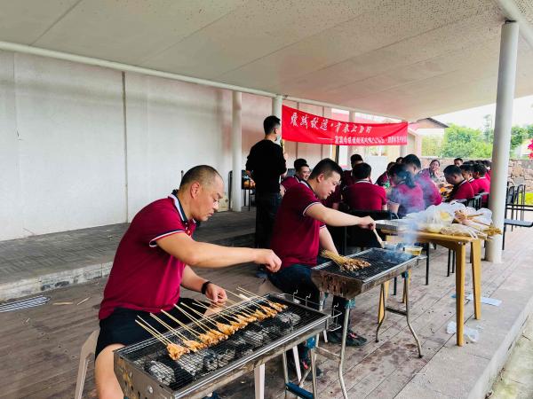 今良造制酒：履践致远，青春正当时——宜宾今良造制酒公司开展“五四”青年节户外活动2.jpg