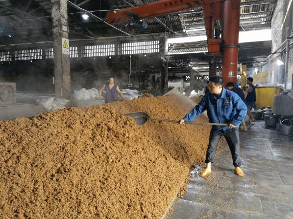 今良造制酒：喜讯公司城区车间班长吴发云荣获“叙州区第四届劳动模范”光荣称号5.jpg
