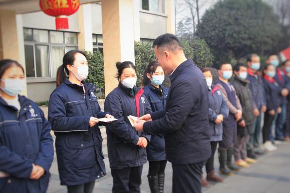 今良造酿酒：南溪区区长陈元华率队到公司走访慰问1.jpg