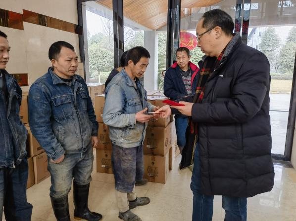今良造制酒：将温暖延续下去 ——今良造制酒公司开展春节送温暖活动4.jpg